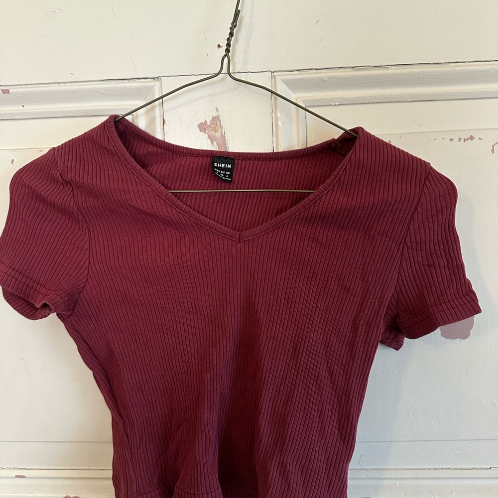 SHEIN Women's Short Sleeve Ribbed Top in Burgundy